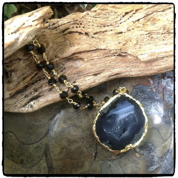 Geode on Spinel Chain