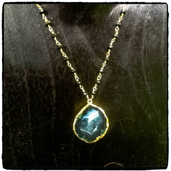 Geode on Spinel Chain