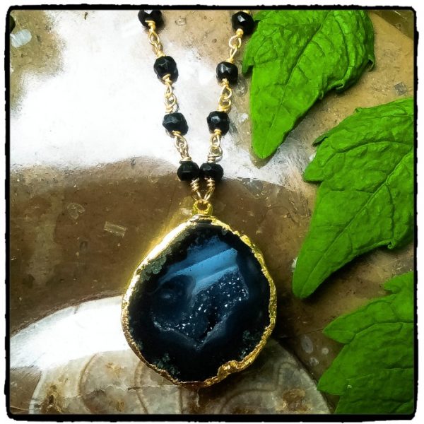 Geode on Spinel Chain