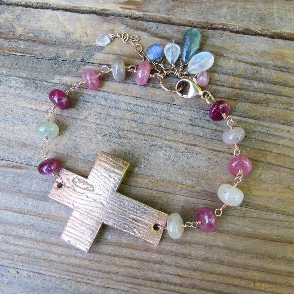 "Wood" Cross Bracelet on Sapphire