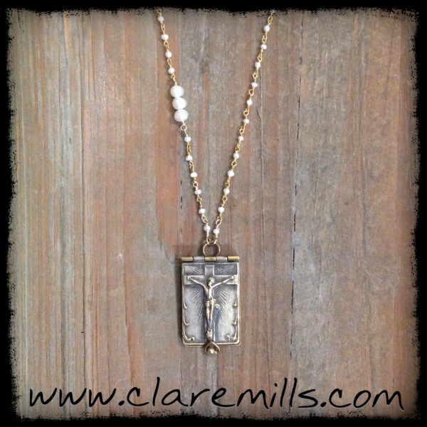 Crucifixion Decors & Roses Antique Booklet