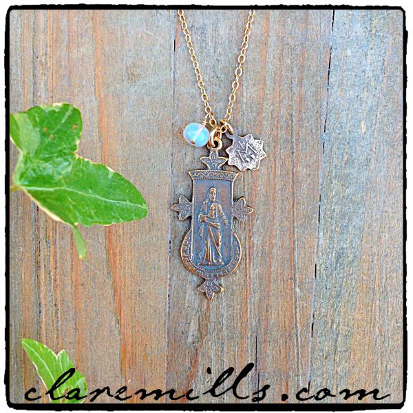 The Sacred Heart of Jesus Necklace - Image 2
